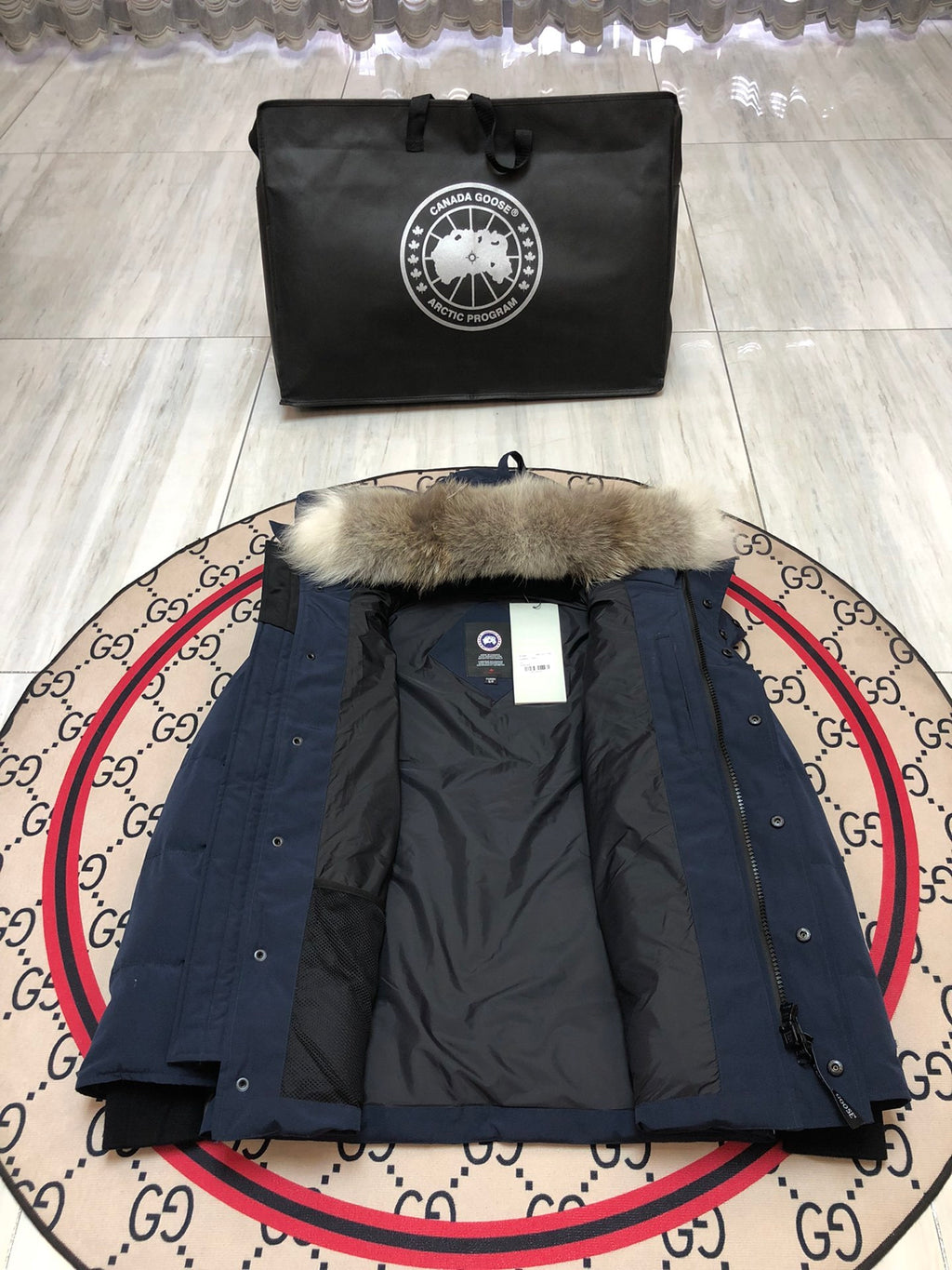 Canada Goose Unisex Hooded Puffer Jacket - Navy Blue